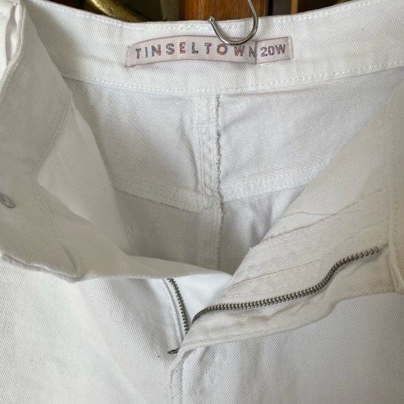 NWT Tinseltown White Frayed Hi-Rise Denim Shorts, The Mom Short, size 20W - Picture 3 of 8